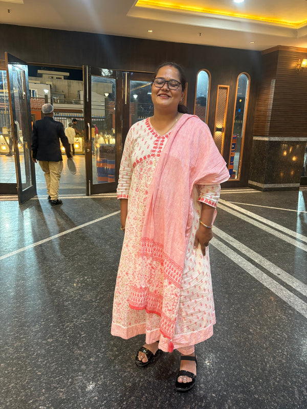 Ankita :- It is usually so hard to find stylish plus-size ethnic wear online, but Radhya Shopwithradhya absolutely nailed it. I ordered a 4XL Sanganeri print dress and the fit is incredibly flattering.